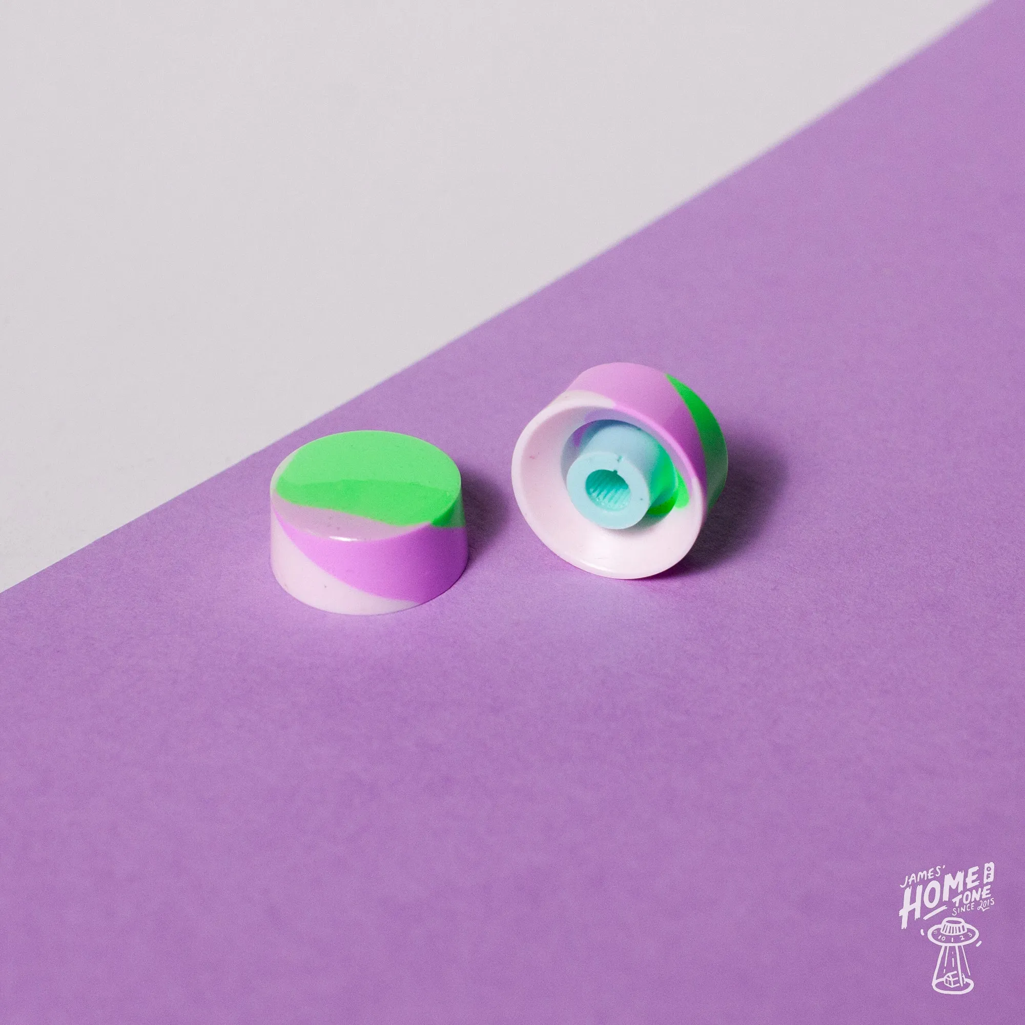 Knob Head custom - 90s splash! 'Speed' control knob duo