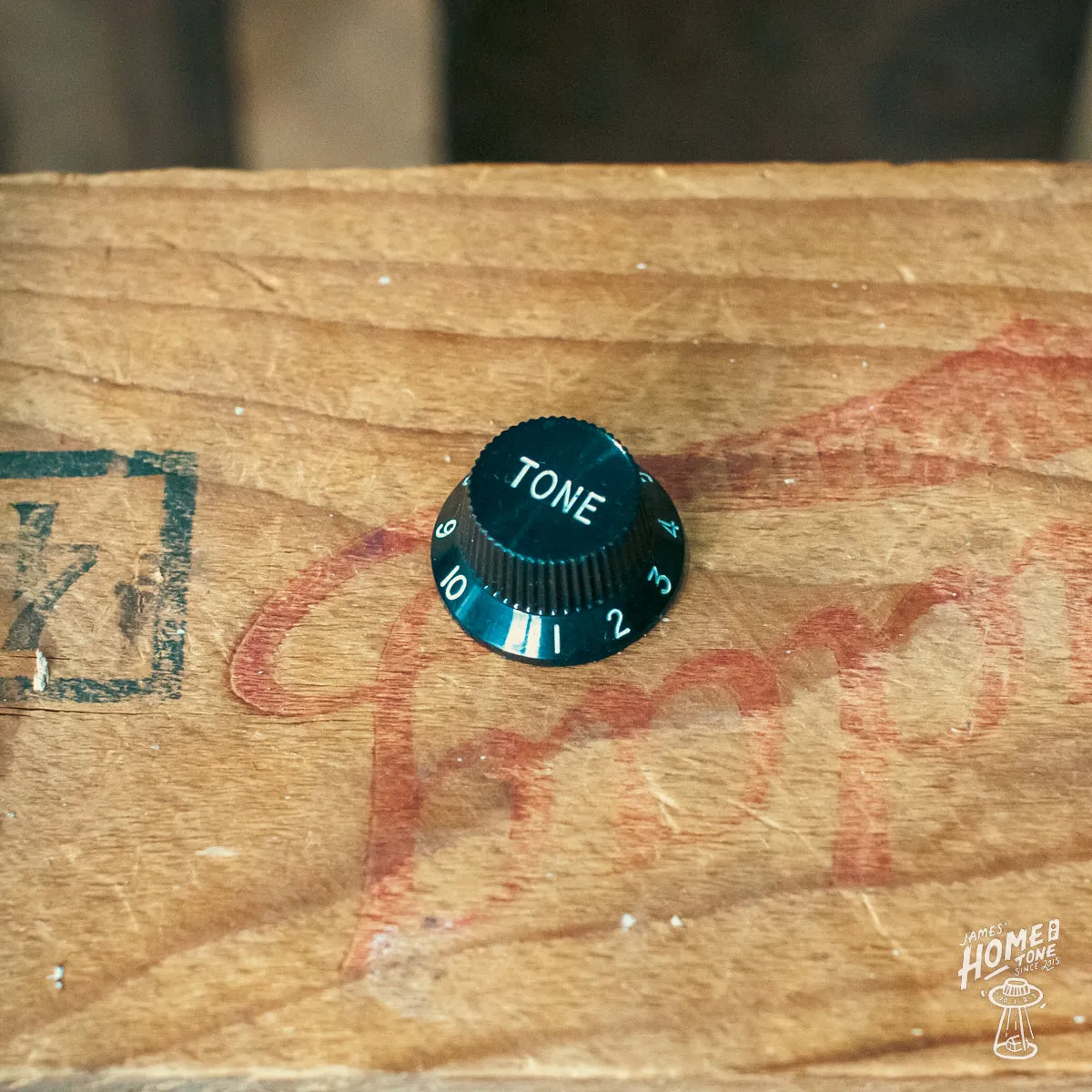 Strat Style Tone control knob for 5.95mm 24 Spline USA spec pots - Black