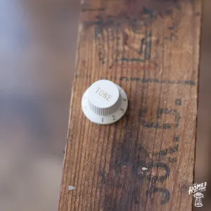 Strat Style Tone control knob for 5.95mm 24 Spline USA spec pots - White
