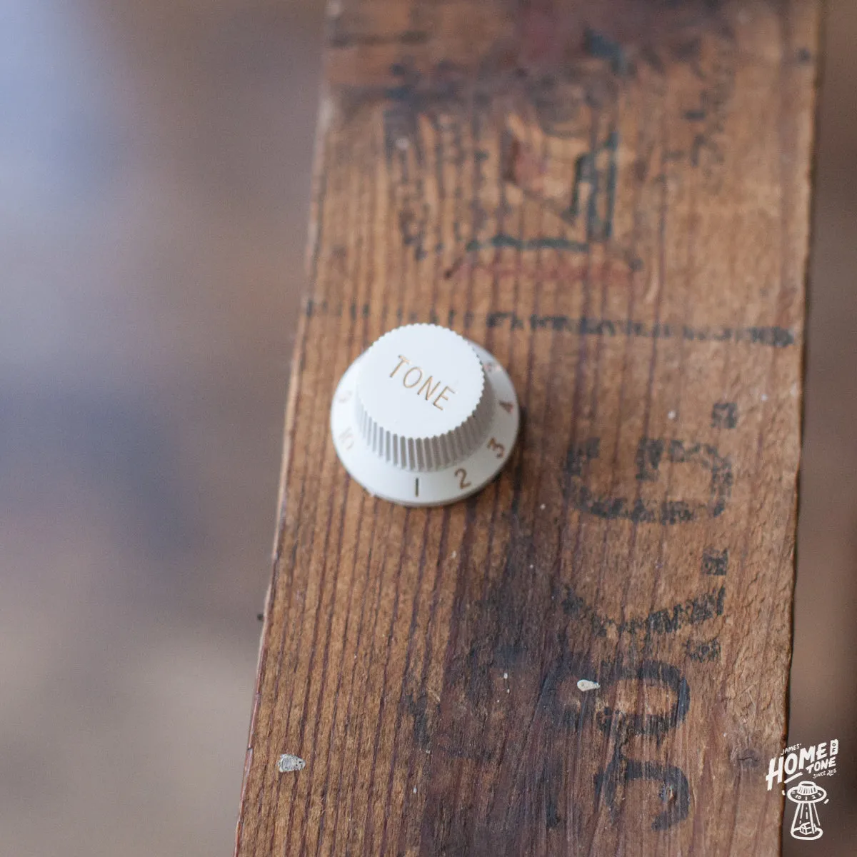Strat Style Tone control knob for 5.95mm 24 Spline USA spec pots - White